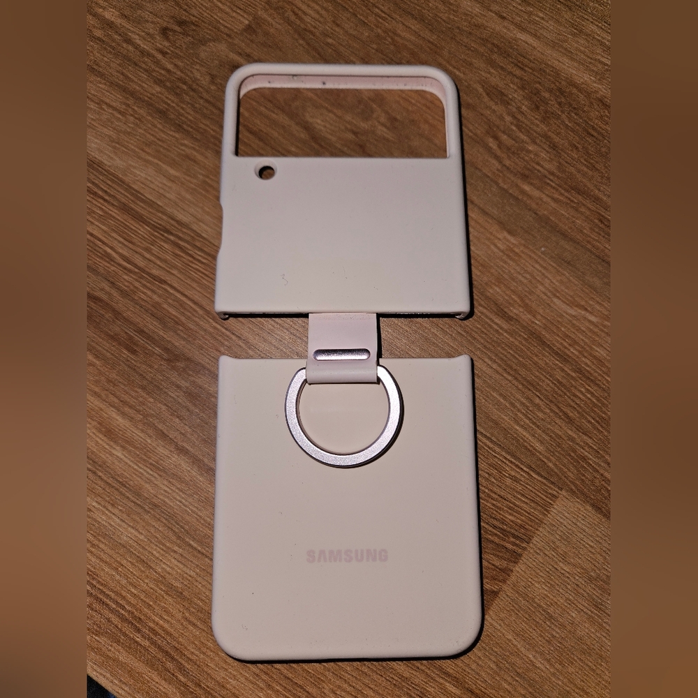 Galaxy Z-Flip 4 Silicone Case w/ Ring